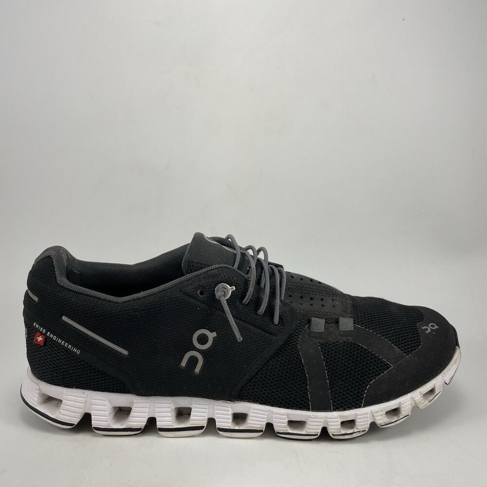 On Cloud 5 Running Shoes Womens Size 9.5 Black / White Athletic Sneakers Slip On